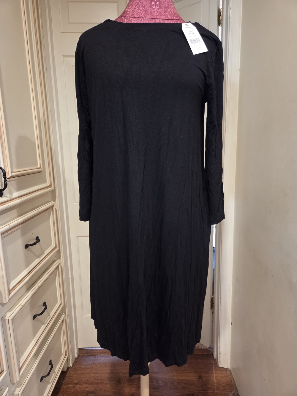 Time and Tru Black Long Sleeve Shift Dress With Pockets